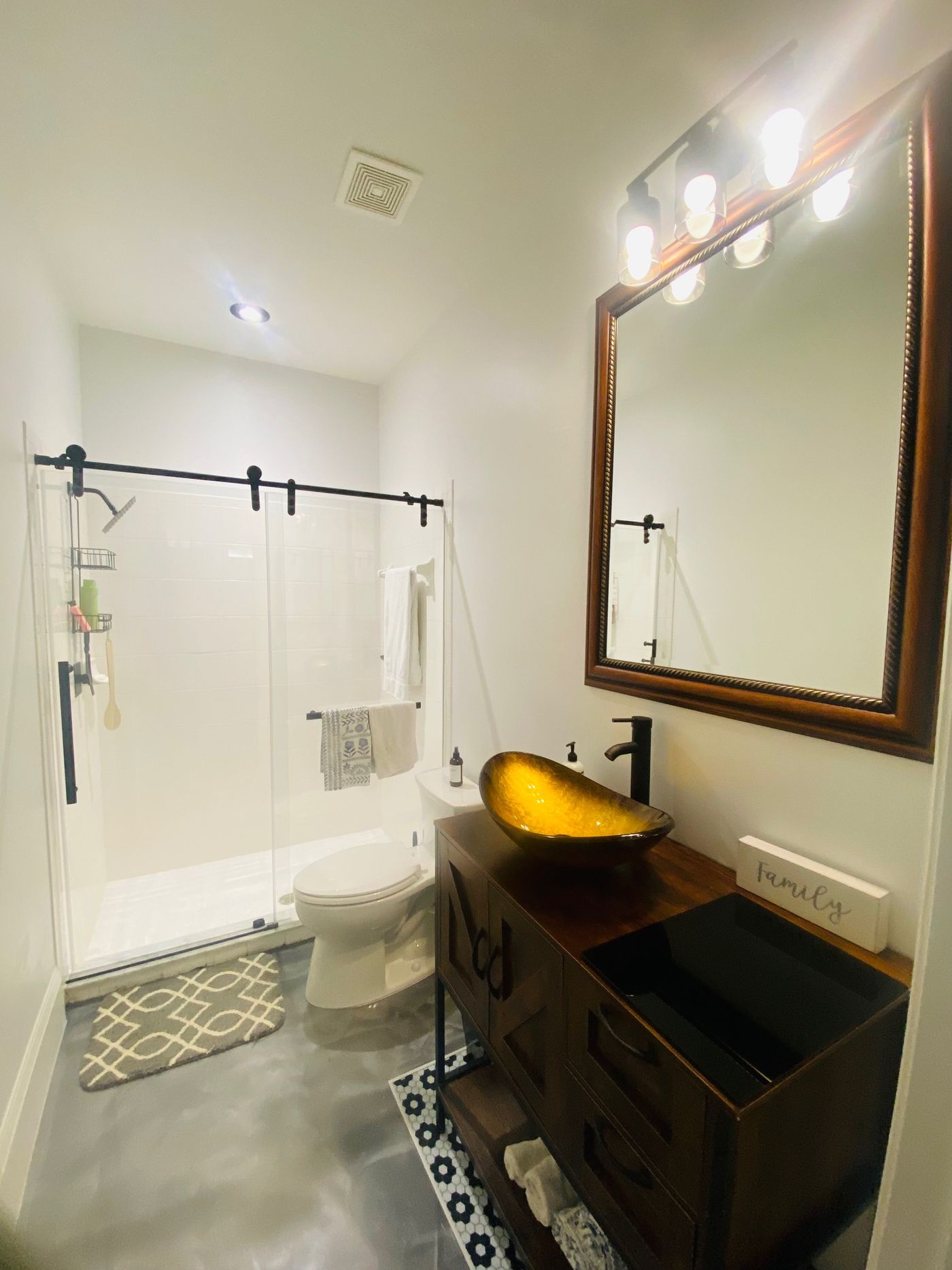 Nave-a-Lago — En-suite bath