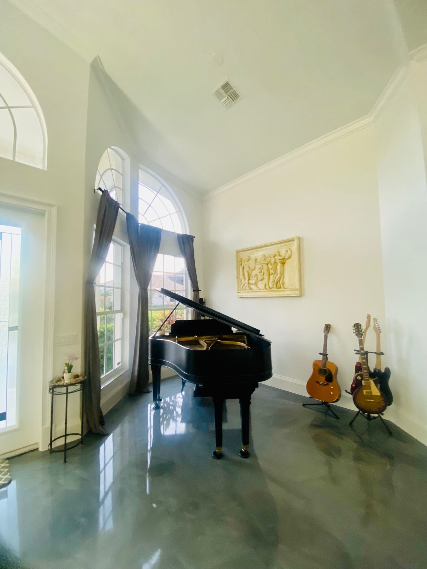 Nave-a-Lago — Music room